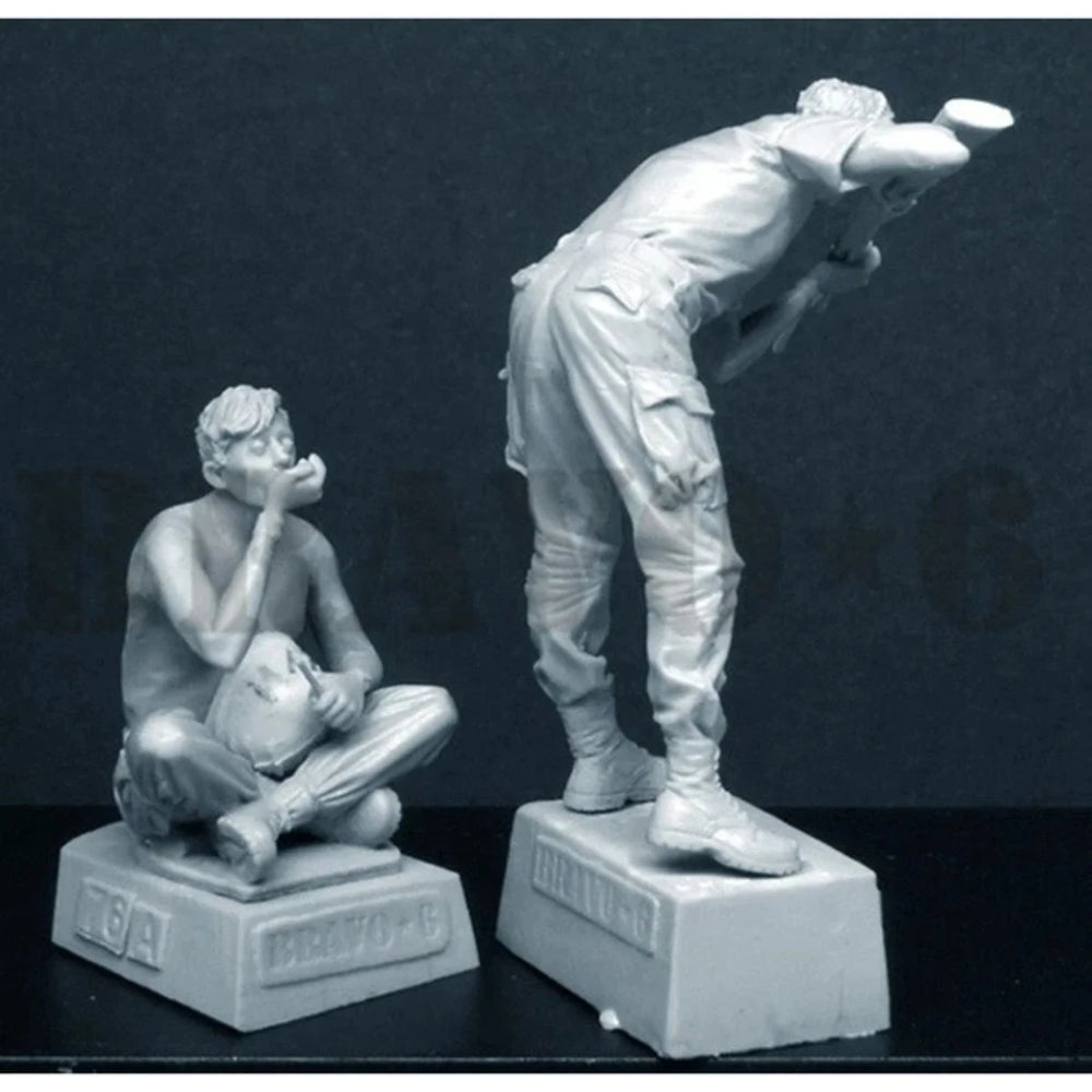 1/35 Vietnam War US Shotgunner & Civilian, 2 Figures, Resin Model Figure Kit, Unassembled and Unpainted