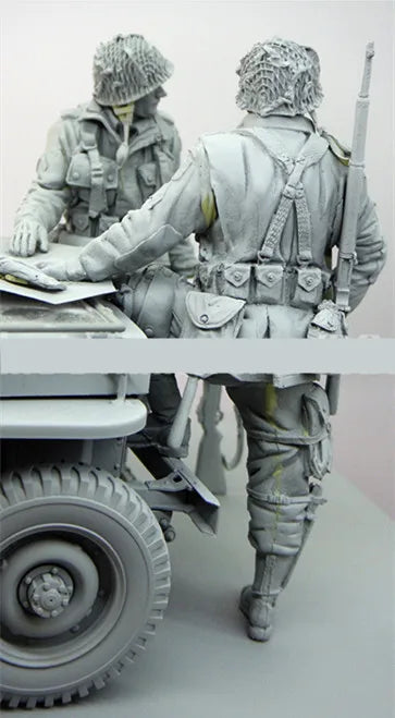 1/16 WWII German Infantry Moving to Truck, 3 Figures, Resin Model Figure Kit, Unassembled and Unpainted