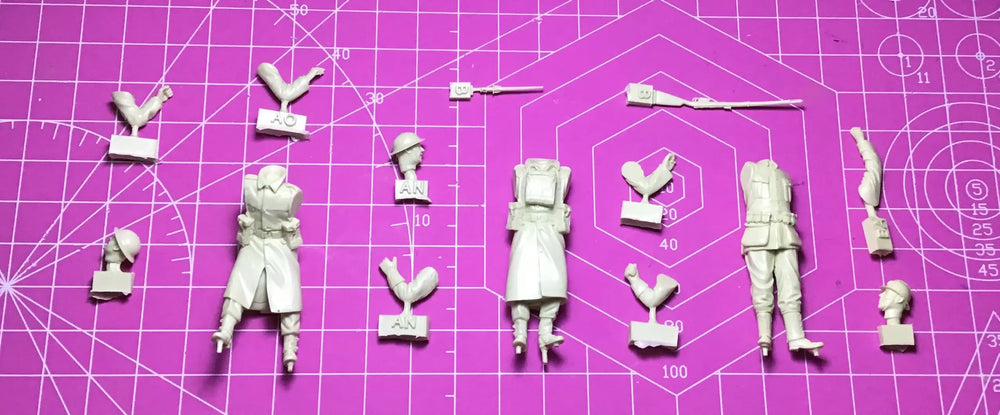 1/35 WWII Belgian BEF Carrier Crew, 4 Figures, Resin Model Figure Kit, Unassembled and Unpainted