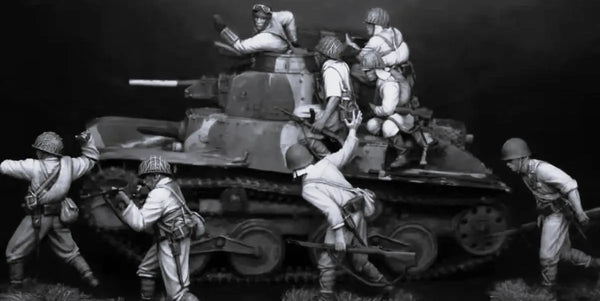 1/35 WWII Tank Crew & Soldiers, 8 Figures, Resin Model Figure Kit, Unassembled and Unpainted