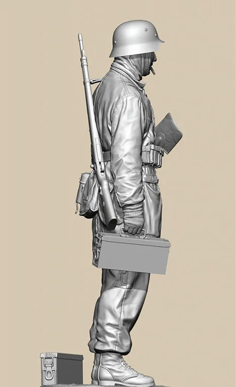 1/16 WWII German Rifleman with Bayonet and Gas Mask, Resin Model Figure Kit, Unassembled and Unpainted
