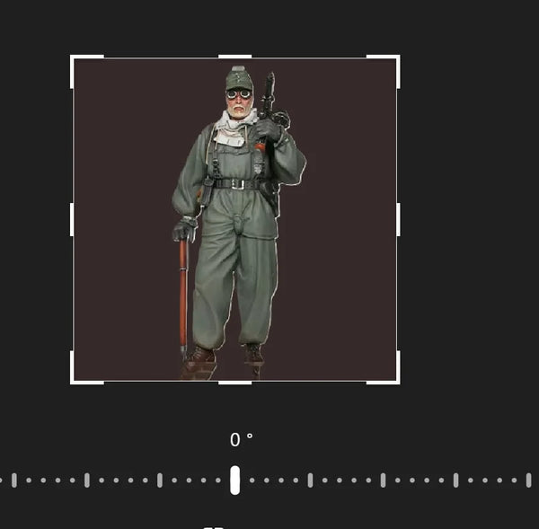 1/16 WWII German Infantry at Ready with Rifle, Resin Model Figure Kit, Unassembled and Unpainted