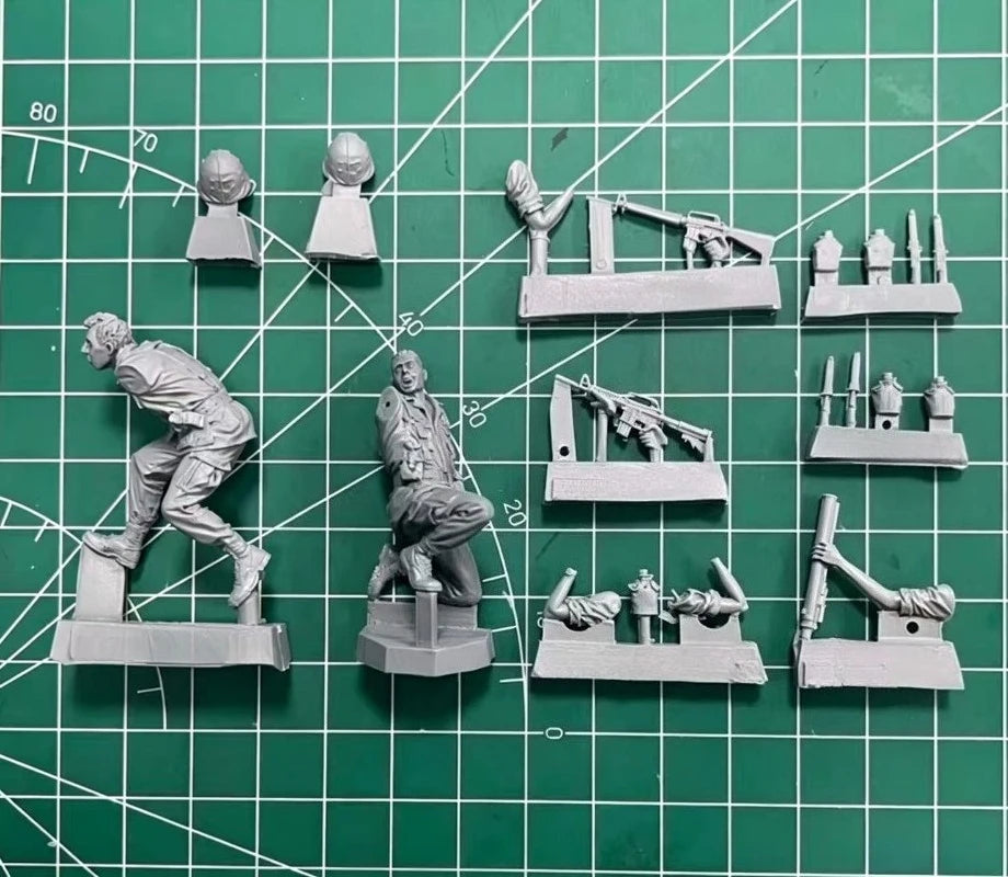 1/35 Vietnam War US Army Combat Soldiers, 2 Figures, Resin Model Figure Kit, Unassembled and Unpainted
