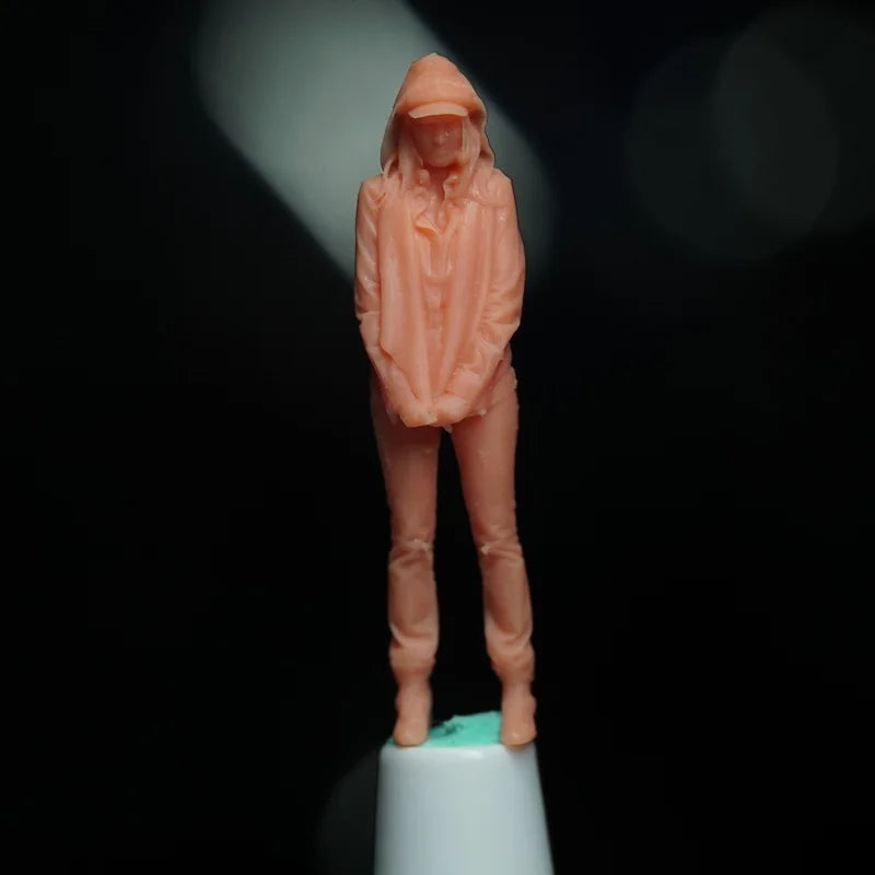 1/64 Modern Girl in Hoodie, Resin Model Figure Kit, Unassembled and Unpainted