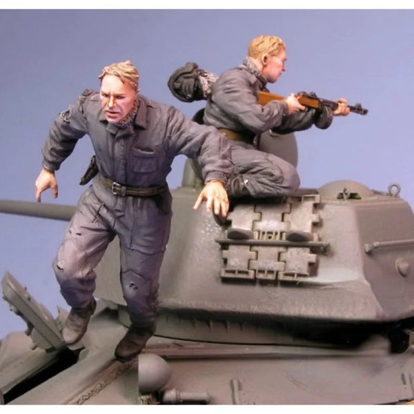 1/35 WWII German Panzer Crew in Turret Action, 2 Figures, Resin Model Figure Kit, Unassembled and Unpainted