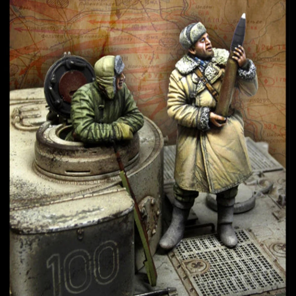 1/35 WWII Soviet Soldier with Mine Roller, 2 Figures, Resin Model Figure Kit, Unassembled and Unpainted