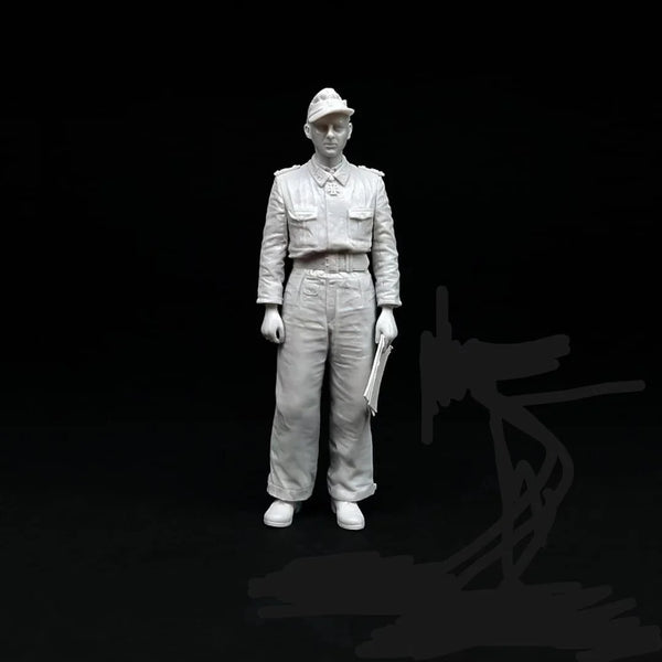 1/35 WWII British Officer in Khaki Tunic and Pith Helmet, Resin Model Figure Kit, Unassembled and Unpainted