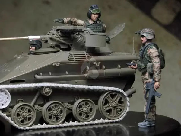 1/35 WWII US Infantry Squad in Combat, 3 Figures, Resin Model Figure Kit, Unassembled and Unpainted