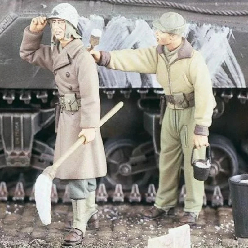1/35 WWII German Winter Team, 2 Figures, Resin Model Figure Kit, Unassembled and Unpainted