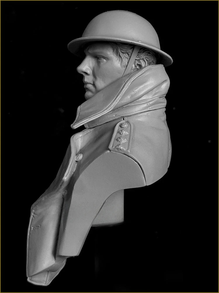 1/10 WWI British Officer in Greatcoat and Scarf, Resin Model Bust Kit, Unassembled and Unpainted