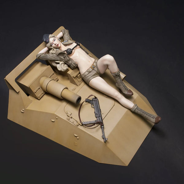 1/12 WWII Pin-up on Military Vehicle, Resin Model Figure Kit, Unassembled and Unpainted