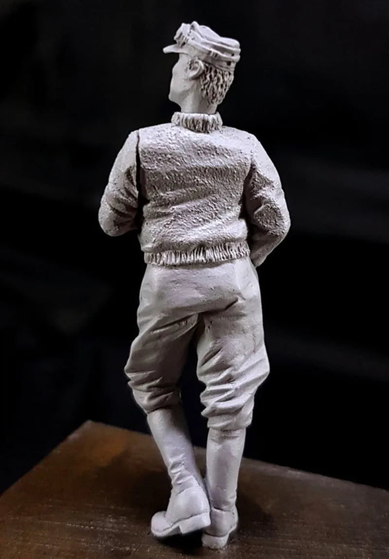 1/35 WWII Military Officer at Rest, Resin Model Figure Kit, Unassembled and Unpainted