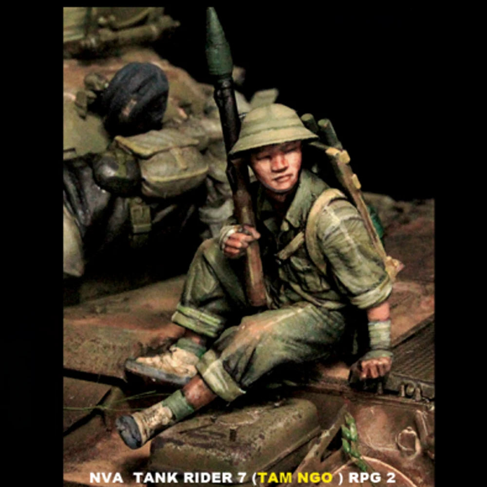 1/35 Vietnam War NVA Tank Rider with RPG-2, Resin Model Figure Kit, Unassembled and Unpainted