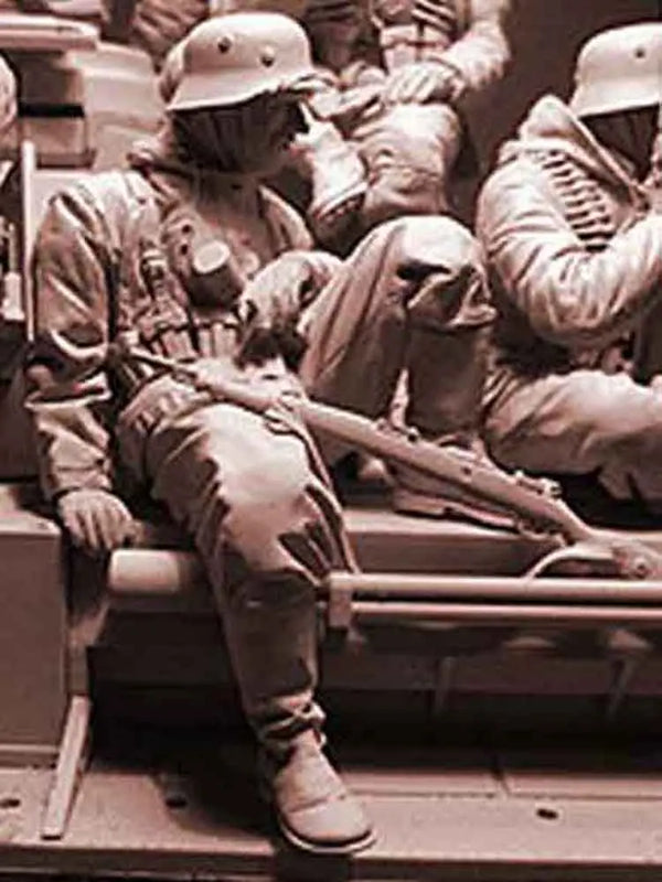 1/16 WWI Soldier Winter Rest, Resin Model Figure Kit, Unassembled and Unpainted
