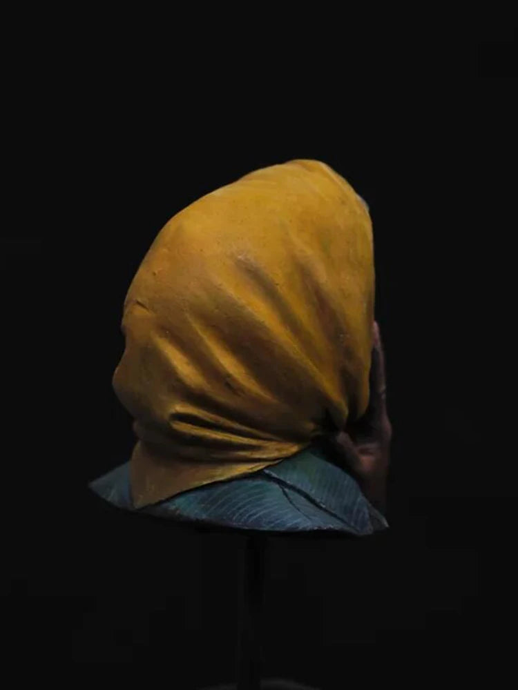 1/10 Aged Woman in Anguish with Hood, Resin Model Bust Kit, Fantasy Theme, Unassembled and Unpainted
