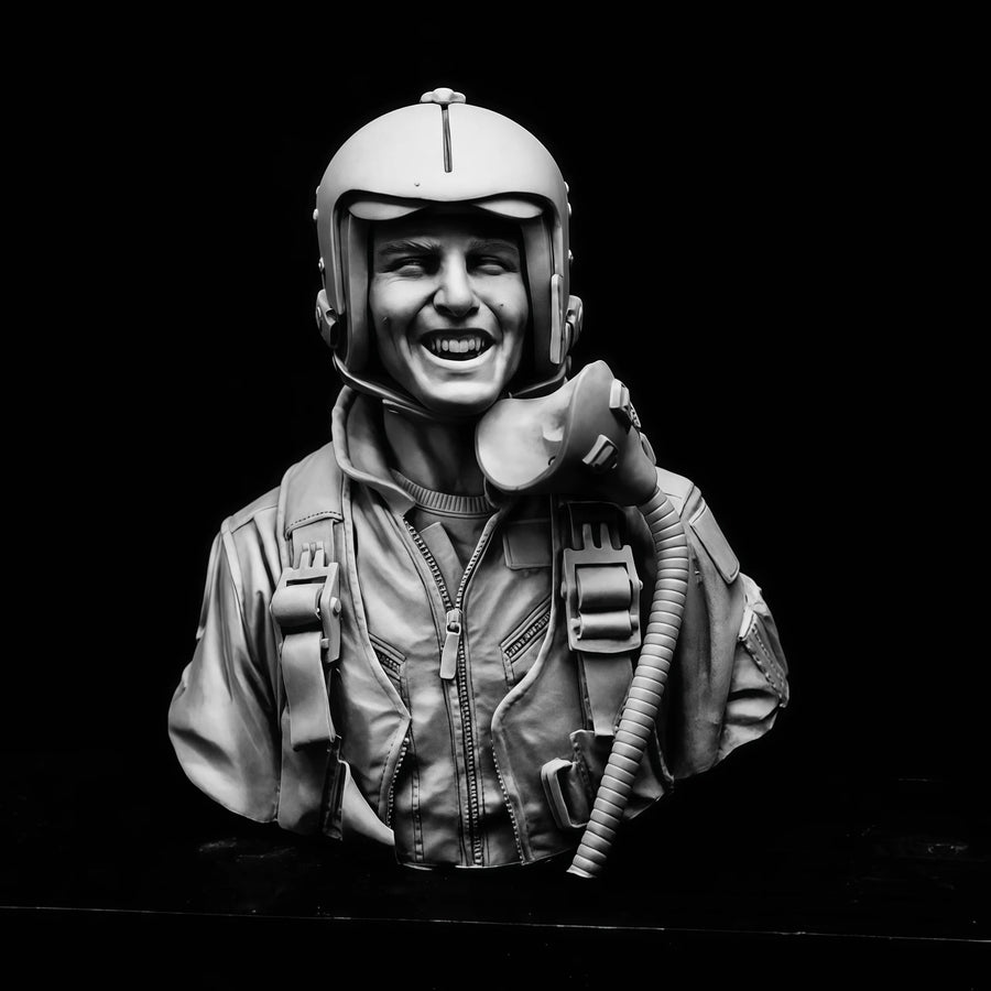 Korean War US Fighter Pilot with Flight Gear 1/10 Resin Bust Kit - unpainted resin model kit