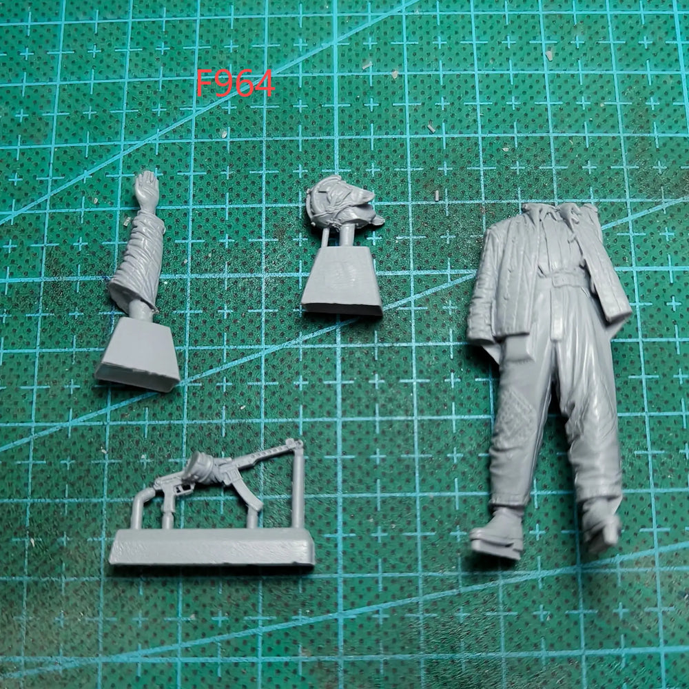 1/35 Cold War Soviet Soldier in NBC Protective Suit, Resin Model Figure Kit, Unassembled and Unpainted