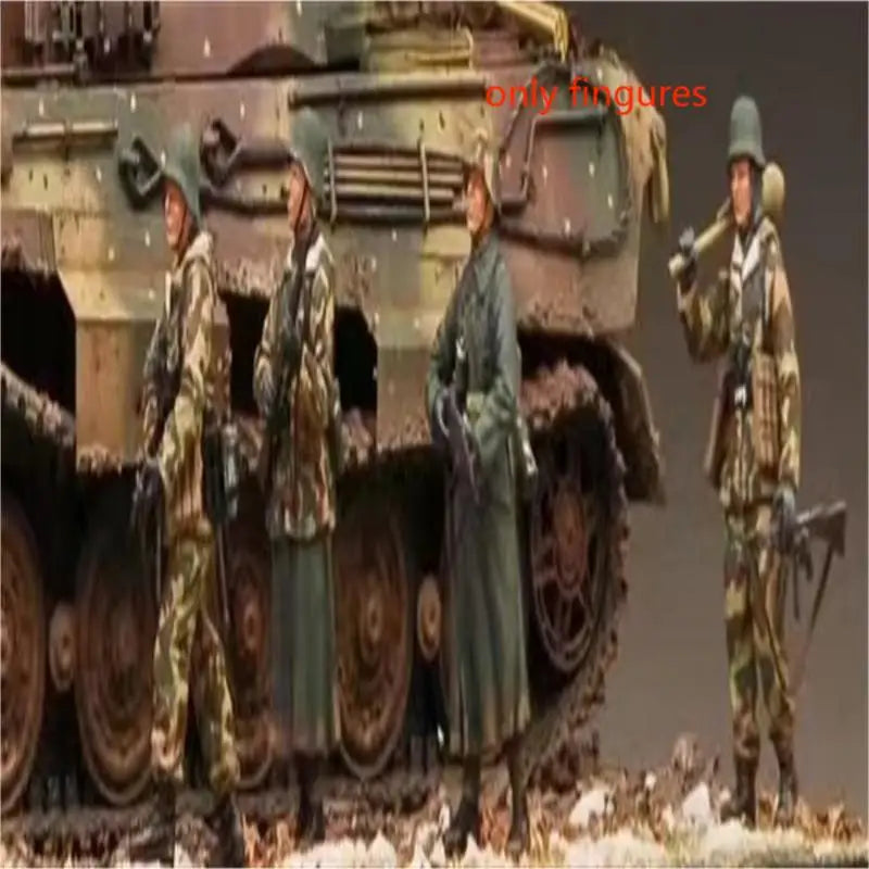1/35 WWII German Infantry Squad Advancing, 4 Figures, Resin Model Figure Kit, Unassembled and Unpainted