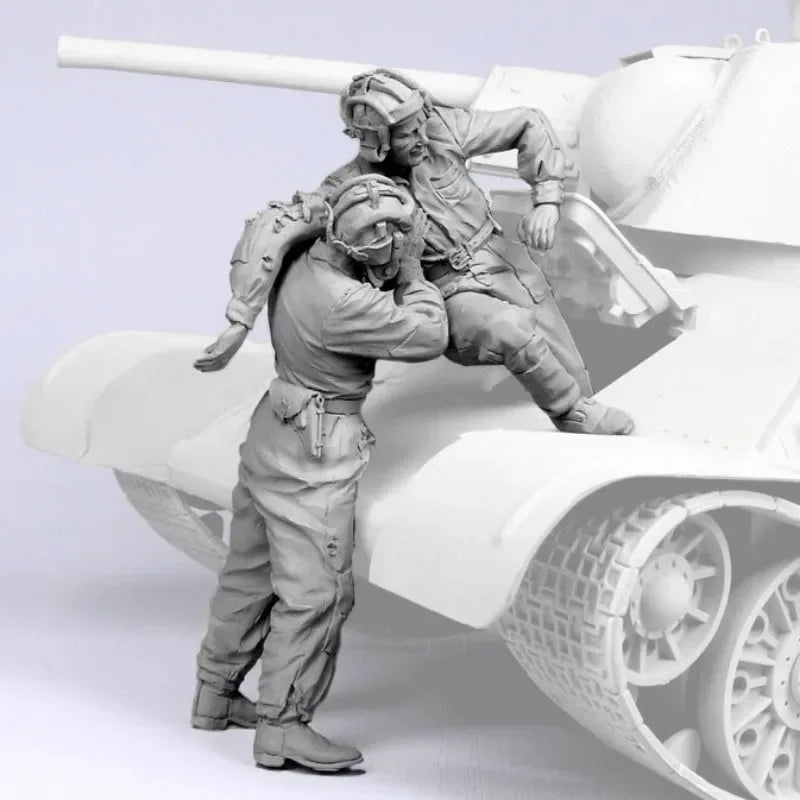 1/35 WWII German Panzer Crew Dismounting, 2 Figures, Resin Model Figure Kit, Unassembled and Unpainted