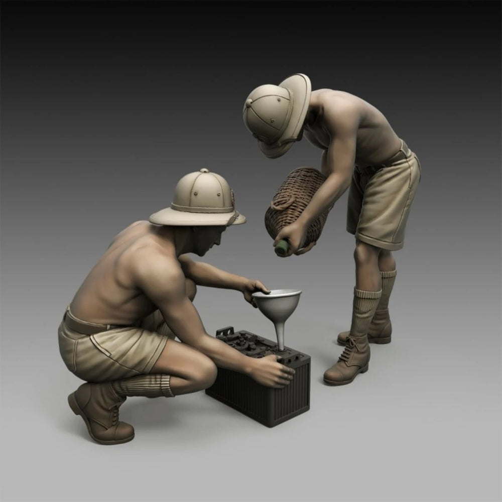 1/35 WWII Italian North Africa, 2 Figures, Resin Model Figure Kit, Unassembled and Unpainted