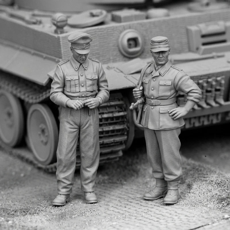 1/35 WWII German Tank Officers, 2 Figures, Resin Model Figure Kit, Unassembled and Unpainted