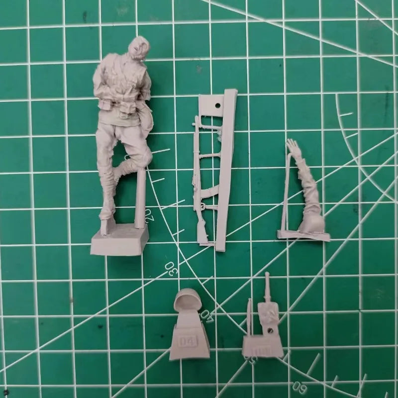1/35 WWI Infantry Bayonet Charge and Casualty, Resin Model Figure Kit, Unassembled and Unpainted