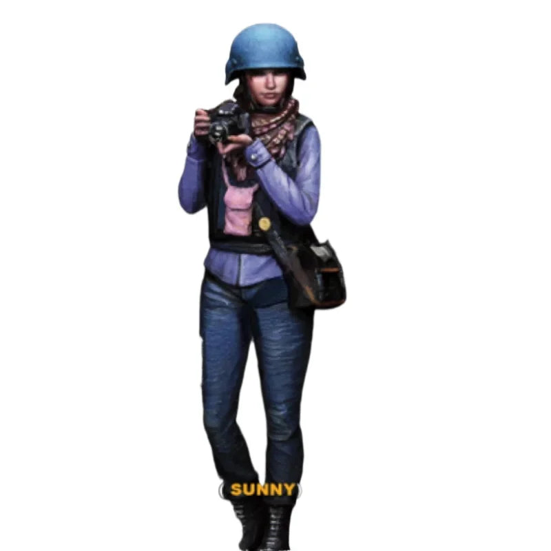 1/35 Modern Female War Correspondent with Telephoto Camera, Resin Model Figure Kit, Unassembled and Unpainted