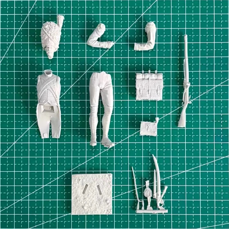 1/24 Napoleonic French Guard Grenadier Advancing with Bayoneted Musket, Resin Model Figure Kit, Unassembled and Unpainted