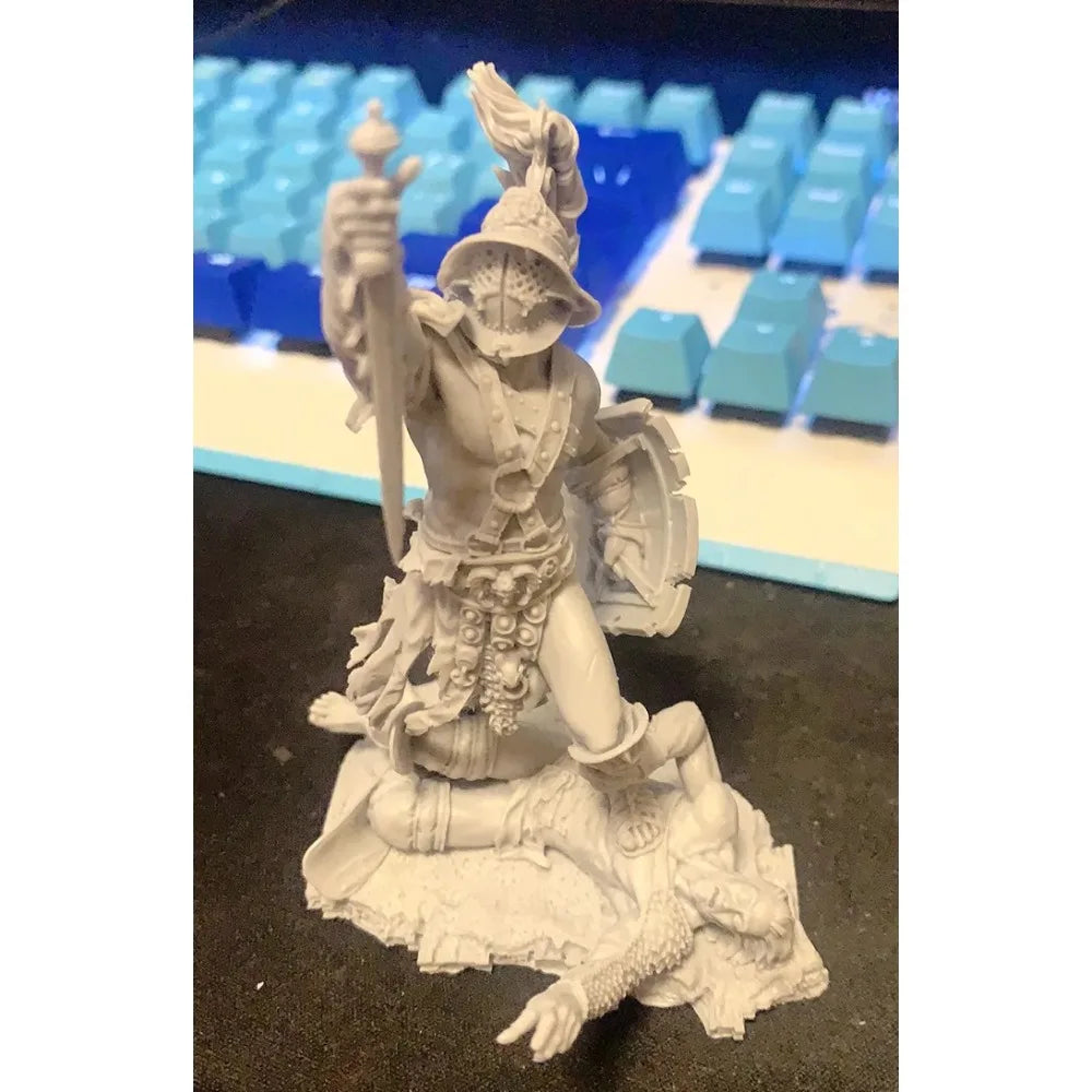 1/24 Ancient Female Warrior with Spear Standing Over Fallen Foe, Resin Model Figure Kit, Unassembled and Unpainted