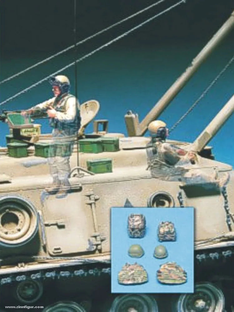1/35 WWII German Panzer Crew in Combat, 2 Figures, Resin Model Figure Kit, Unassembled and Unpainted