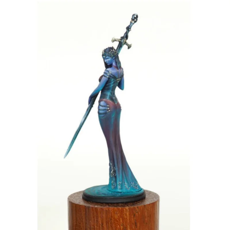 75mm Robed Sorceress with Greatsword, Resin Model Figure Kit, Fantasy Theme, Unassembled and Unpainted