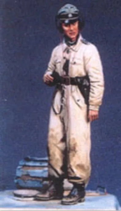 1/16 WWII Aviator in Flight Suit, Resin Model Figure Kit, Unassembled and Unpainted