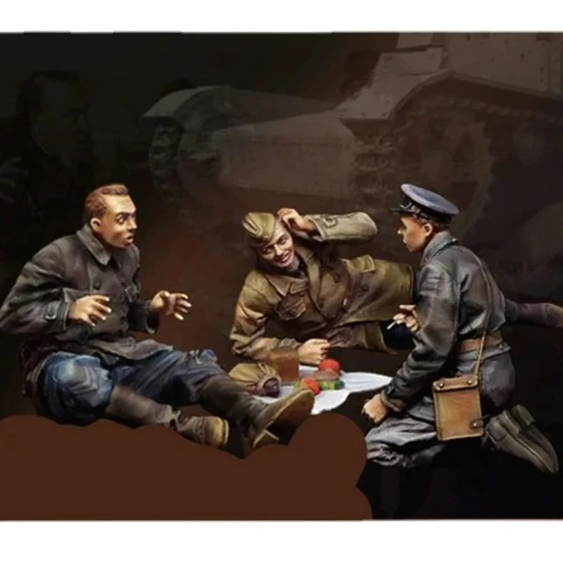 1/35 WWII Soviet Tank Commander with Crew, 3 Figures, Resin Model Figure Kit, Unassembled and Unpainted
