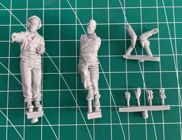 1/35 Modern Armored Soldiers, 2 Figures, Resin Model Figure Kit, Unassembled and Unpainted