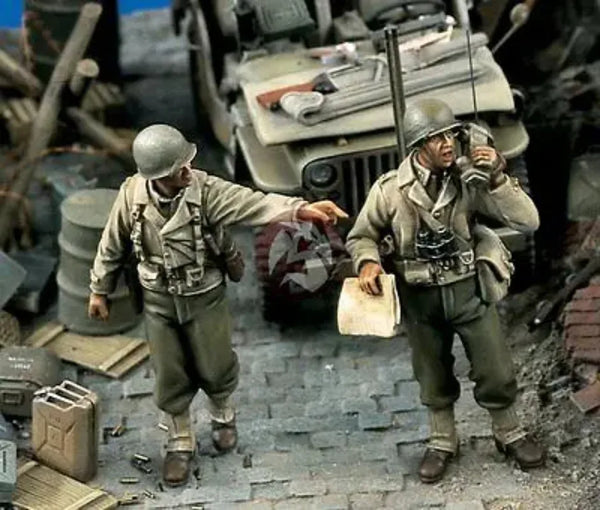 1/35 WWII American Infantry Officers, 2 Figures, Resin Model Figure Kit, Unassembled and Unpainted