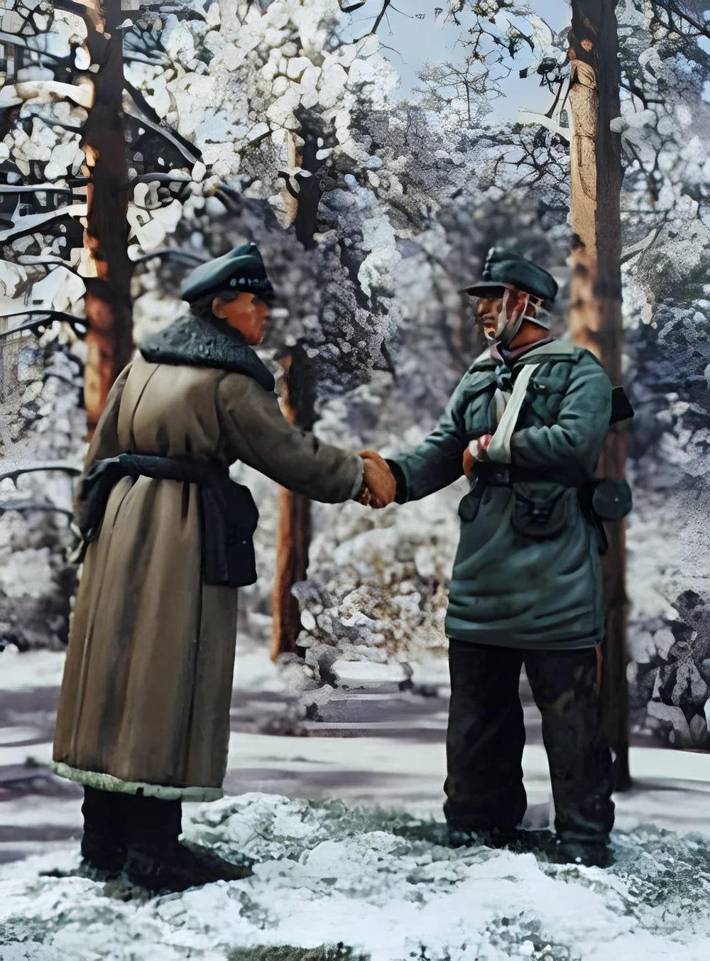 1/35 WWII German Officer and Wounded Soldiers, 2 Figures, Resin Model Figure Kit, Unassembled and Unpainted