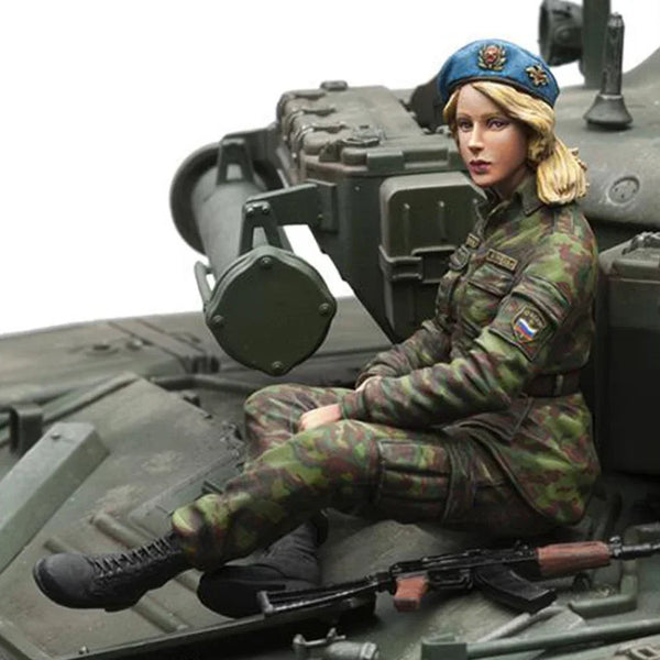 1/16 Modern Russian Female Soldier, Resin Model Figure Kit, Unassembled and Unpainted