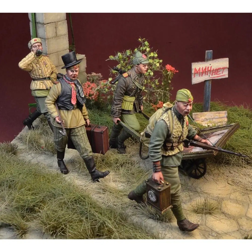1/35 WWII German Squad Assaulting Village, 4 Figures, Resin Model Figure Kit, Unassembled and Unpainted