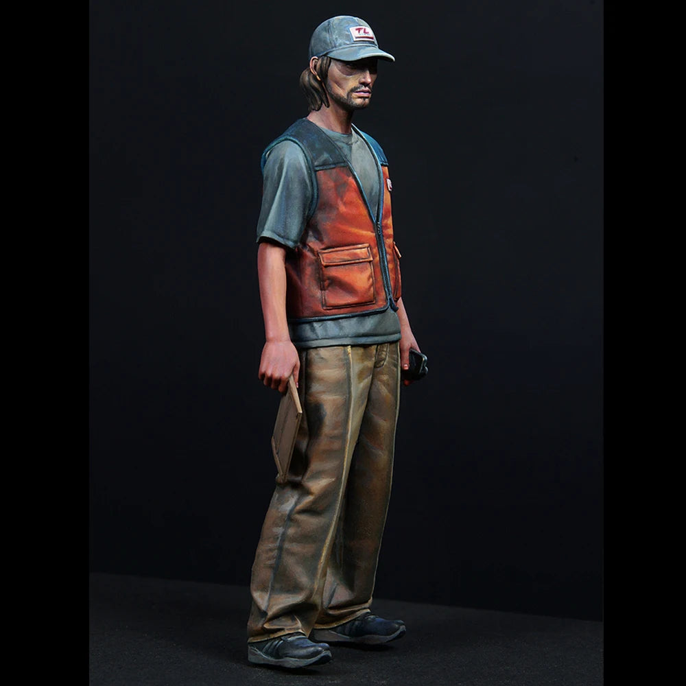 1/24 Modern Delivery Worker Hank, Resin Model Figure Kit, Unassembled and Unpainted