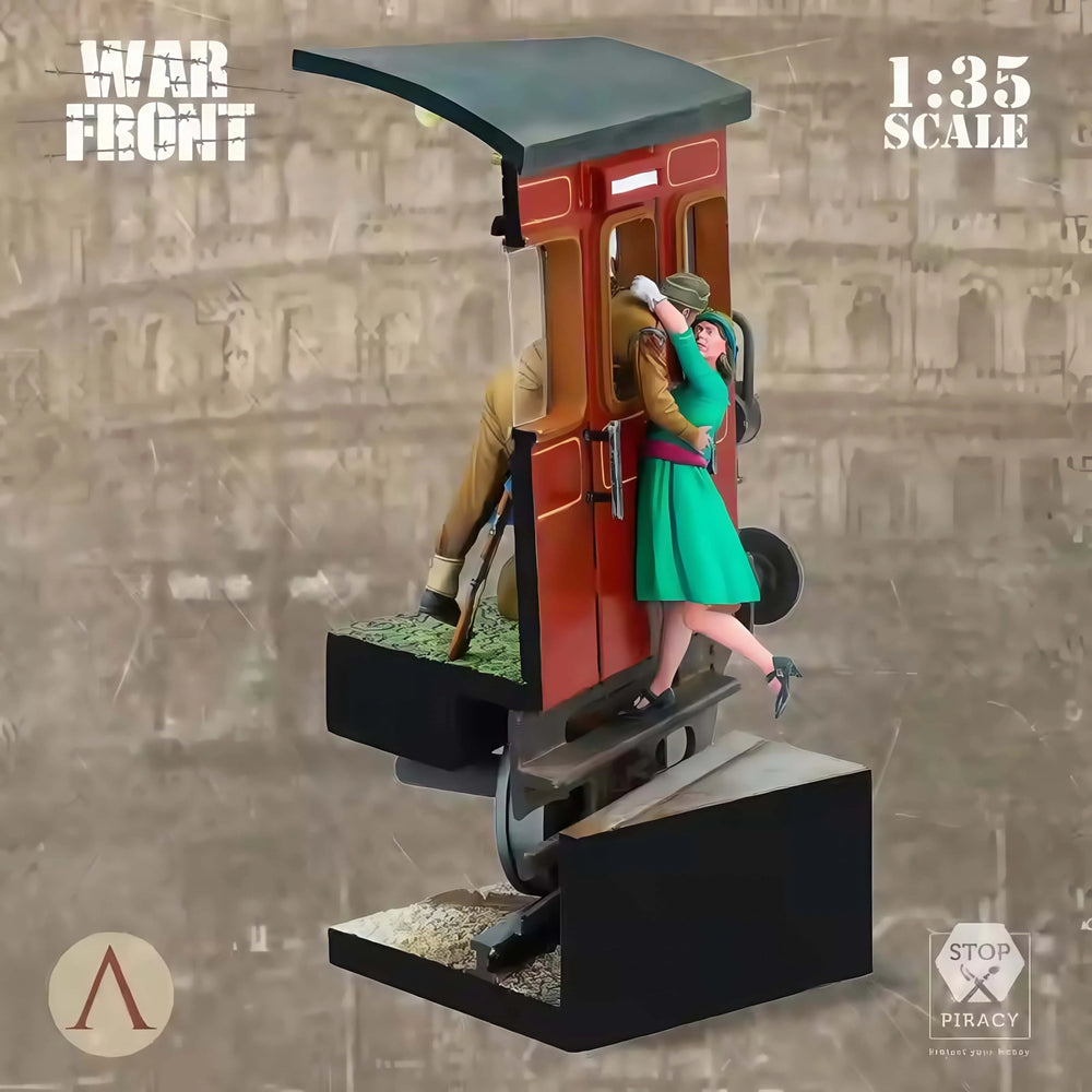 1/35 WWII London Civilians at Charing Cross, 2 Figures, Resin Model Diorama Kit, Unassembled and Unpainted