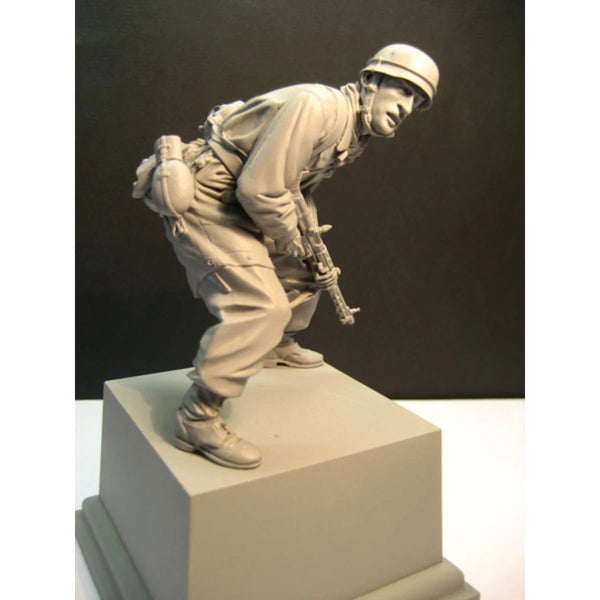 1/16 WWII German Fallschirmjäger Charging Forward, Resin Model Figure Kit, Unassembled and Unpainted