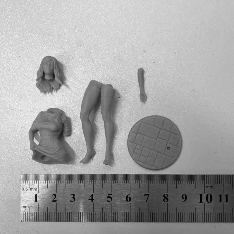 1/24 Woman in Quilted Corset Dress with Puffed Sleeves, Resin Model Figure Kit, Unassembled and Unpainted