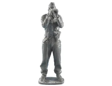 1/35 Modern Female Soldier with Binoculars, Resin Model Figure Kit, Unassembled and Unpainted
