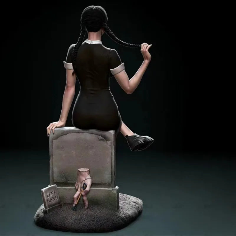 1/24 Gothic Cemetery Pin-up, Resin Model Figure Kit, Unassembled and Unpainted