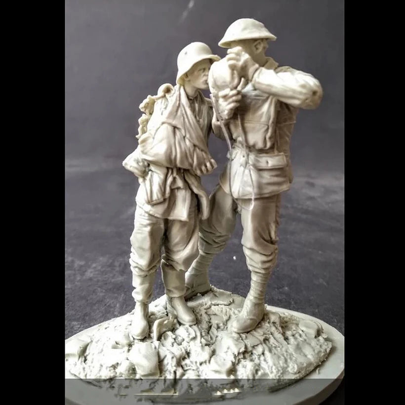 1/24 WWI British Soldier Supporting Wounded Comrade, Resin Model Figure Kit, Unassembled and Unpainted