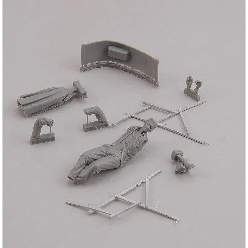 1/35 WWII U.S. Army Soldiers Resting, Resin Model Diorama Kit, Unassembled and Unpainted