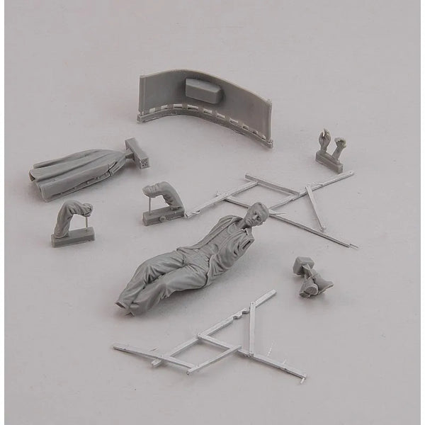 1/35 WWII U.S. Army Soldiers Resting, Resin Model Diorama Kit, Unassembled and Unpainted