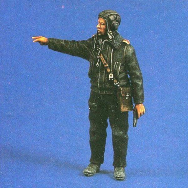 1/35 Cold War Soviet Tank Commander, Resin Model Figure Kit, Unassembled and Unpainted