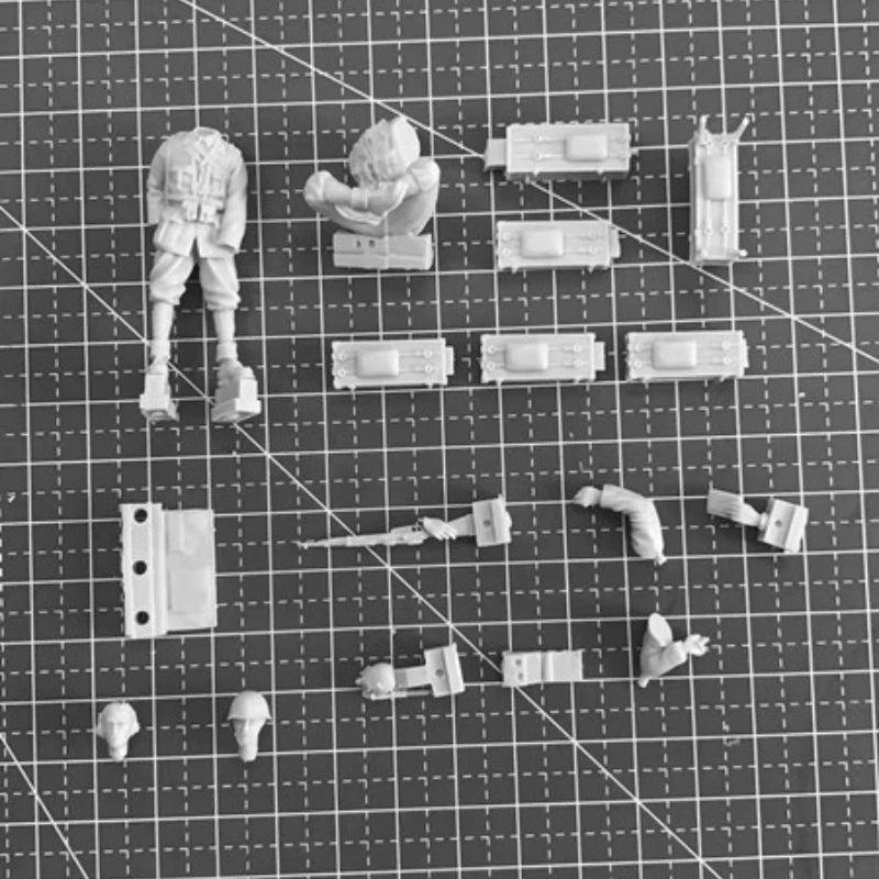 1/35 WWII Italian Communications Soldiers, 3 Figures, Resin Model Figure Kit, Unassembled and Unpainted