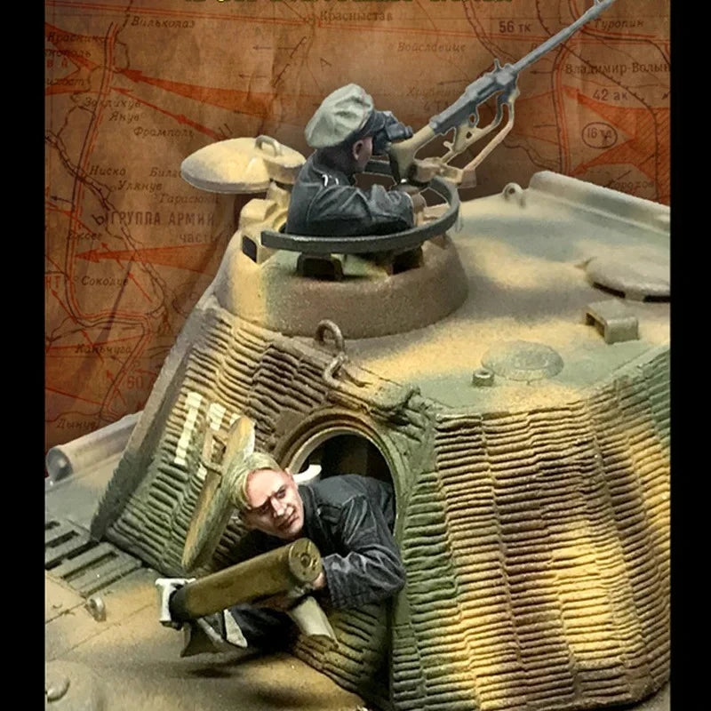 1/35 WWII German Panther Tank & Crew, 2 Figures, Resin Model Vehicle Kit, Unassembled and Unpainted